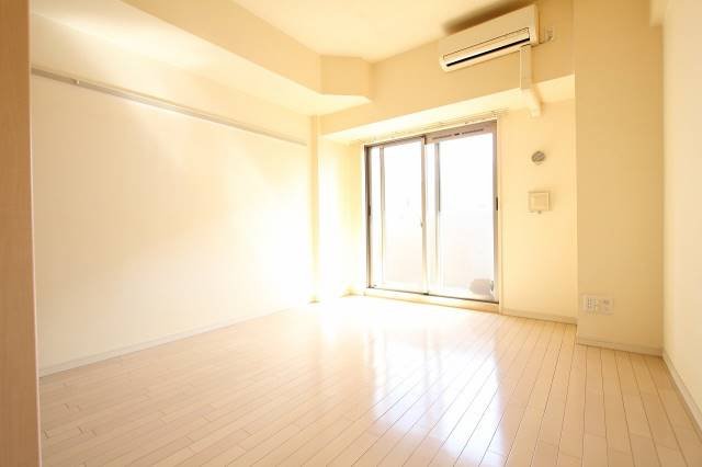 居室・リビング　明るいお部屋です