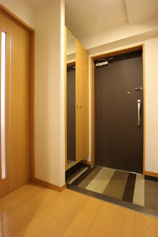 玄関　お部屋探しは玄関を開けた時の第一印象で決まりますね♪