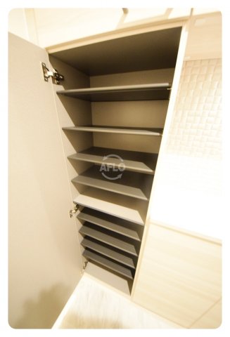 収納　シャーメゾン島之内　シューズボックス