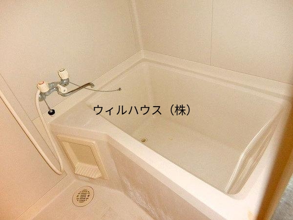 バス・シャワールーム　きれいにリフォームされています！