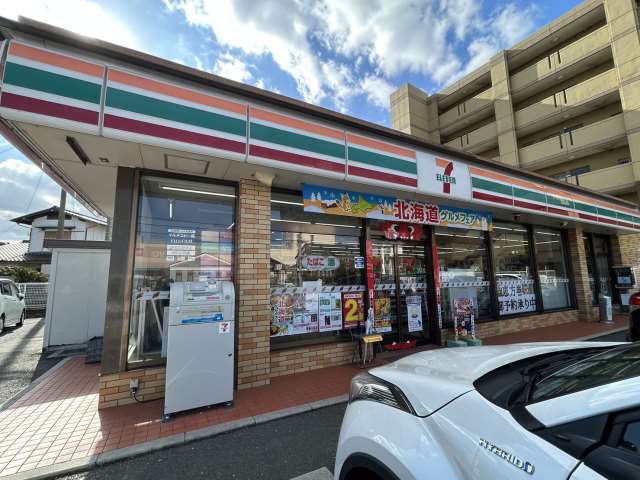 コンビニ　セブンイレブン（コンビニ）まで1095m