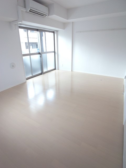 居室・リビング　弊社は全物件仲介手数料半月分でご紹介可能です。