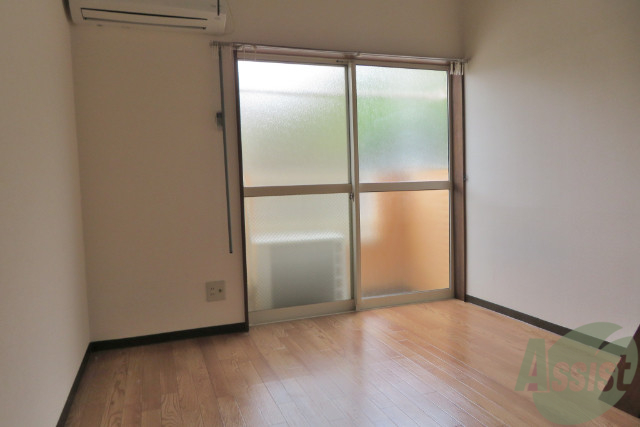 居室・リビング　リビングは６帖の洋室です。ゆったりできそうですね。