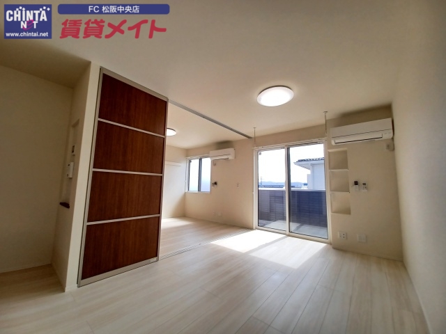 居室・リビング　同物件別室画像