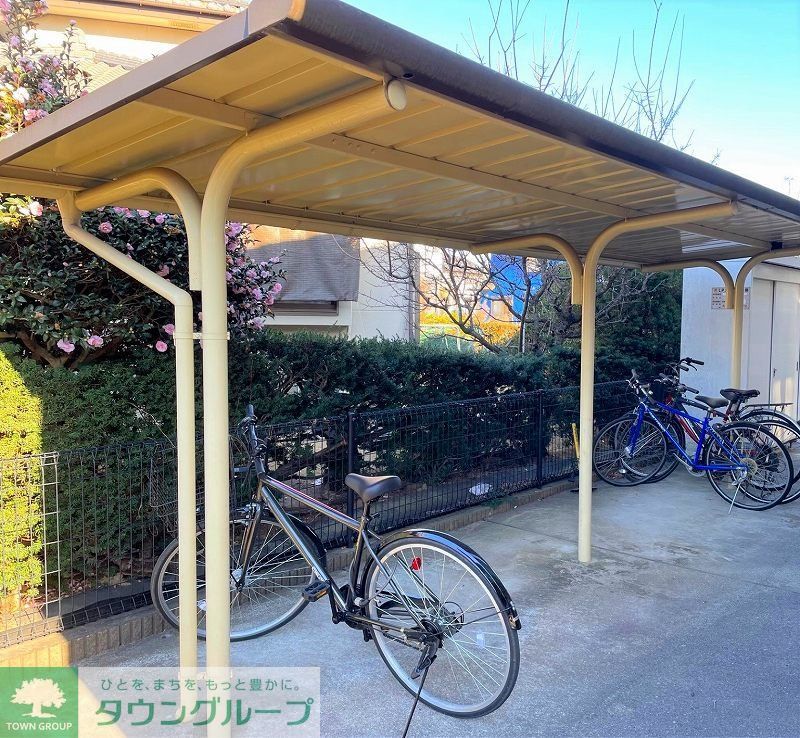 その他　屋根付き駐輪場