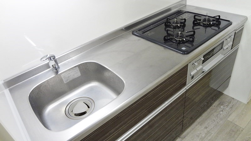 キッチン　キッチン下は収納になっております。