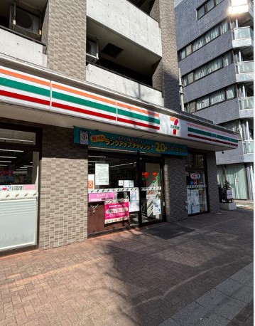 コンビニ　セブンイレブン中野中央5丁目店（コンビニ）まで201m