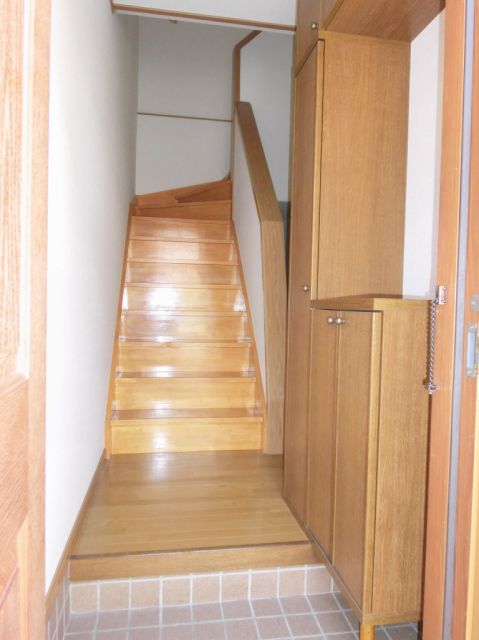 玄関　大きな下駄箱を完備した玄関。