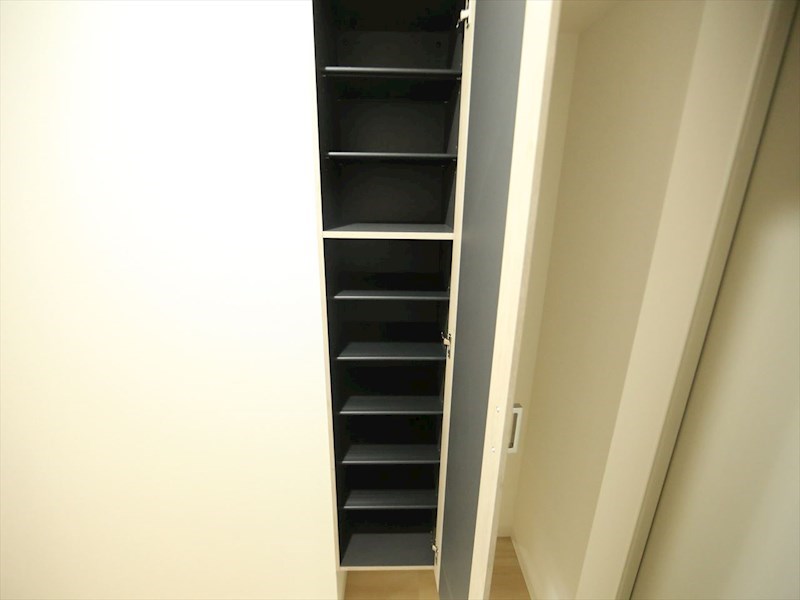 玄関　玄関　シューズボックス付（収納充実してます）