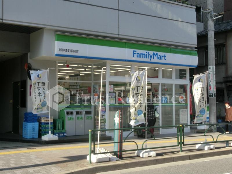 コンビニ　ファミリーマート新御徒町駅前店（コンビニ）まで351m