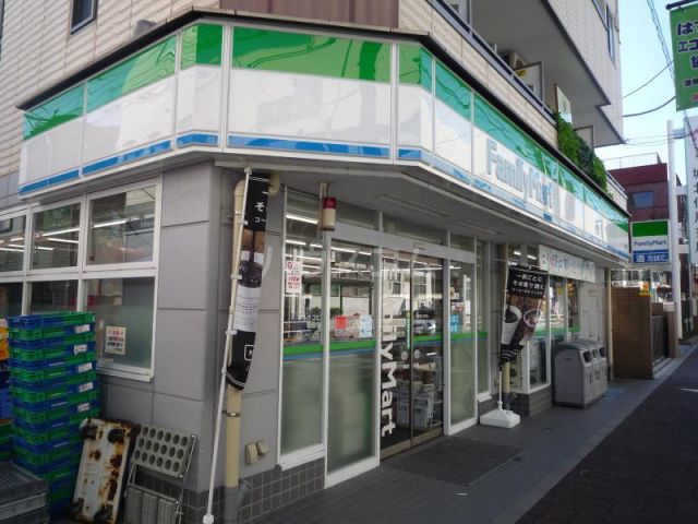 コンビニ　ファミリーマート 蓮根駅前店（コンビニ）まで655m