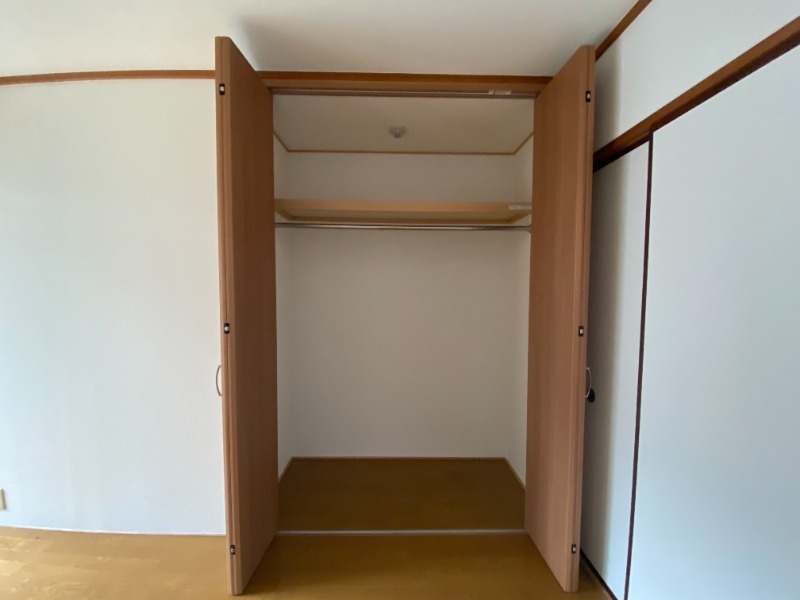 収納　しっかり収納もついています、ロングコートもラクラク収納