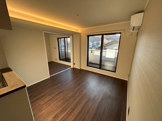 居室・リビング　※別号室の写真です