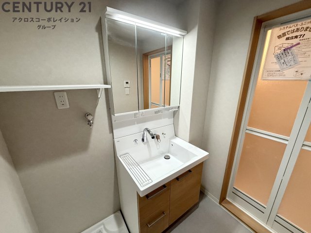 洗面設備　室内に洗濯機置き場があります