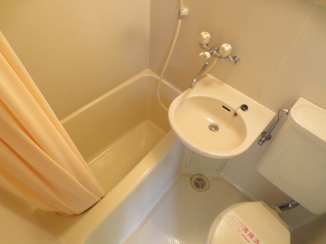 バス・シャワールーム　バス、洗面所、トイレ同室