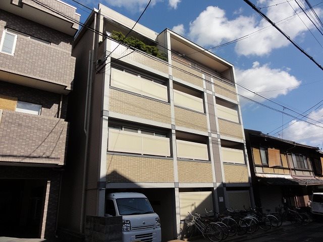 建物外観　学生専用でオートロック付のマンションです。