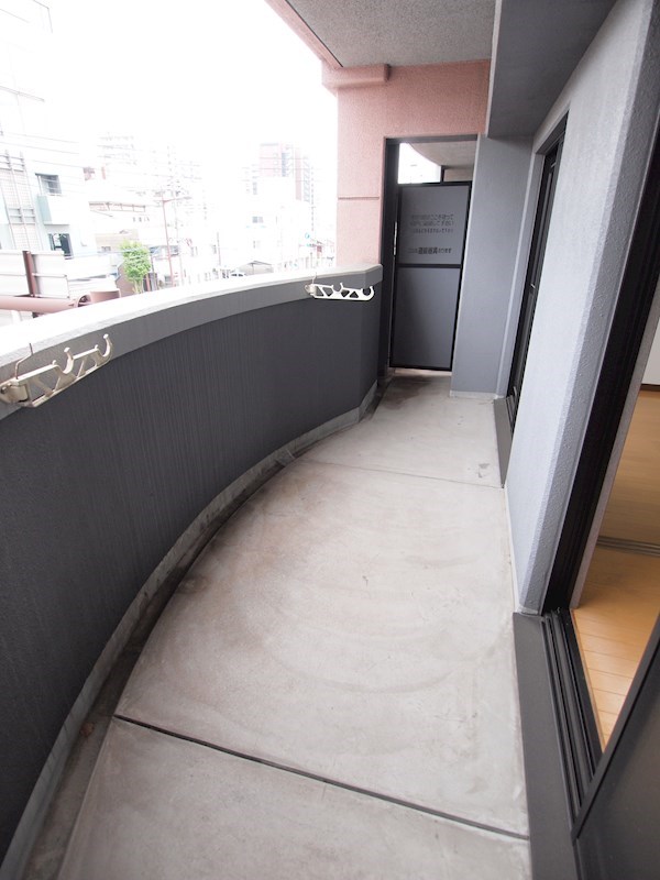 バルコニー　バルコニー広々。ここが自慢です。