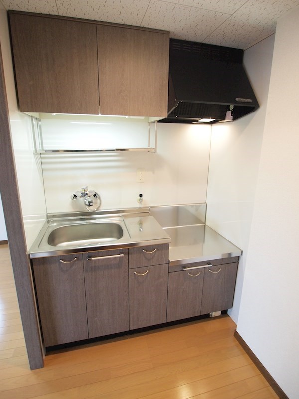 その他部屋・スペース　5帖の洋室。収納がかなり充実しています。