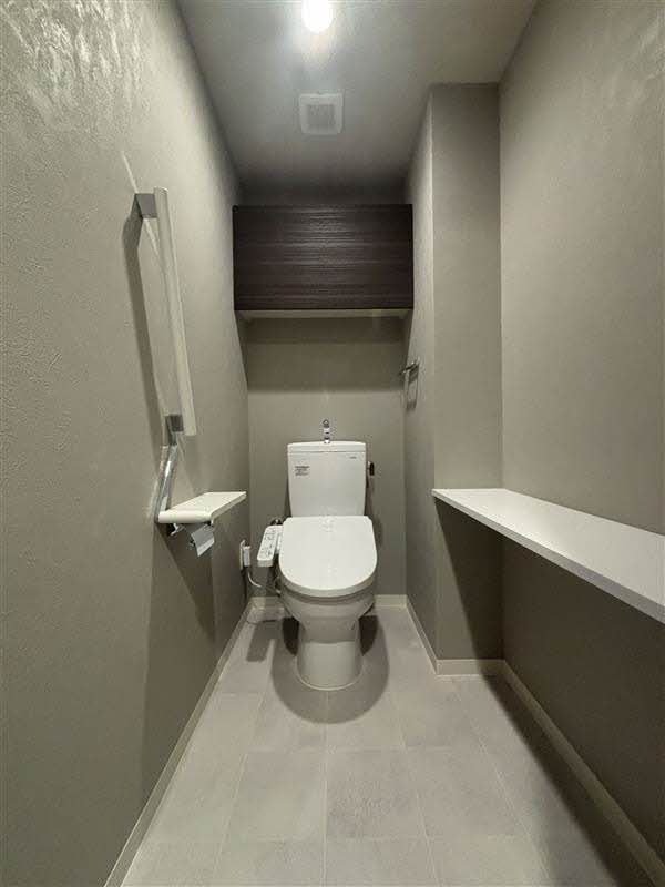 その他部屋・スペース　温水洗浄便座付きトイレ