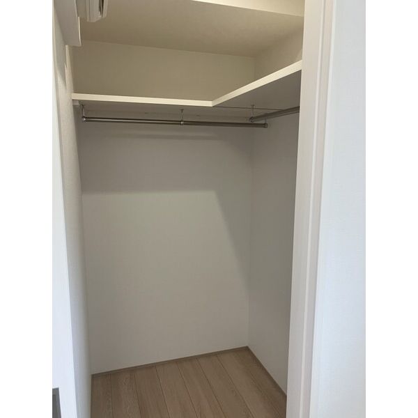 収納　賃貸物件では珍しいウォークインクローゼット完備