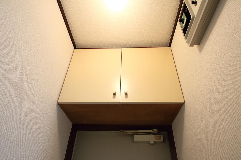 玄関　玄関スペースです。上部にはシューズボックスもございます