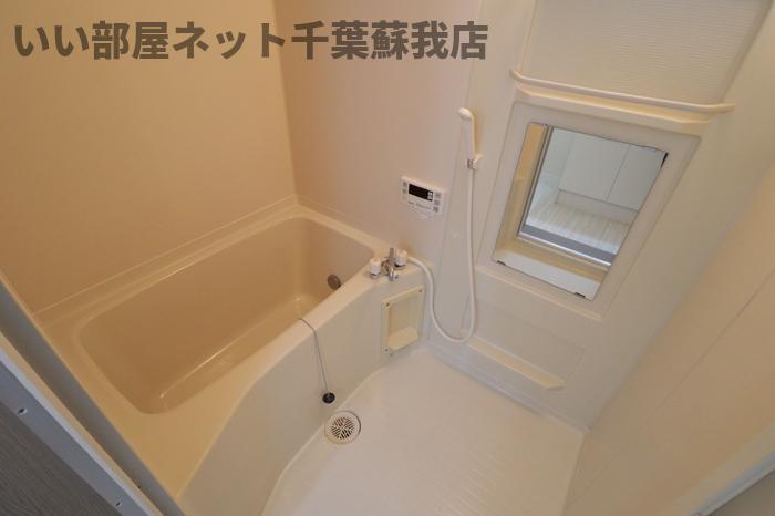 バス・シャワールーム　コンパクトで使いやすいお風呂です