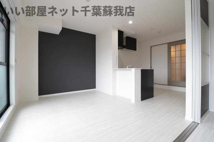 居室・リビング　こちらの居間で趣味の時間をお楽しみください