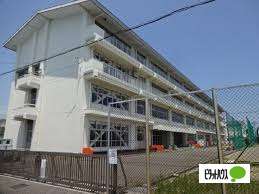 中学校　焼津市立和田中学校（中学校）まで428m