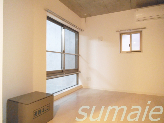 その他部屋・スペース　二面採光で明るく開放的です♪