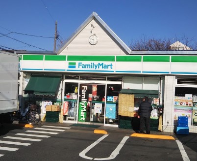 コンビニ　ファミリーマート深沢二丁目店（コンビニ）まで596m