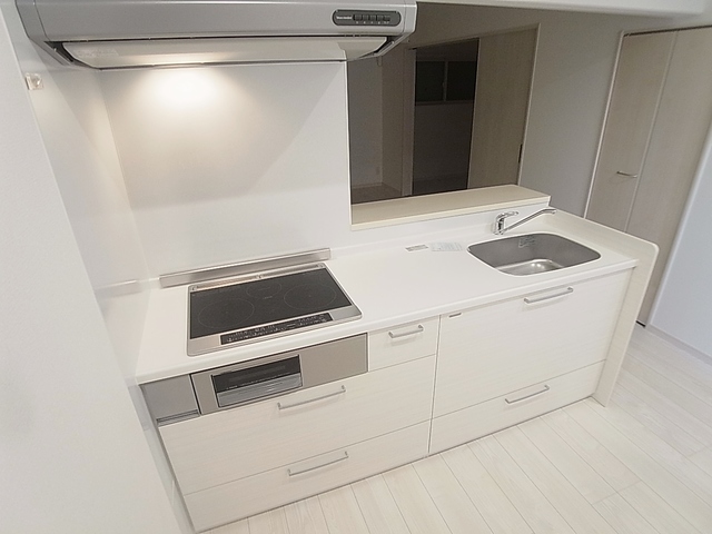 キッチン　システムキッチン３口ＩＨコンログリル付き