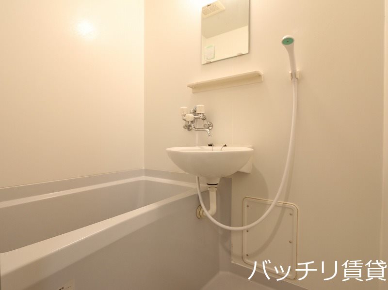 洗面設備　同型タイプの為、現状を優先致します。