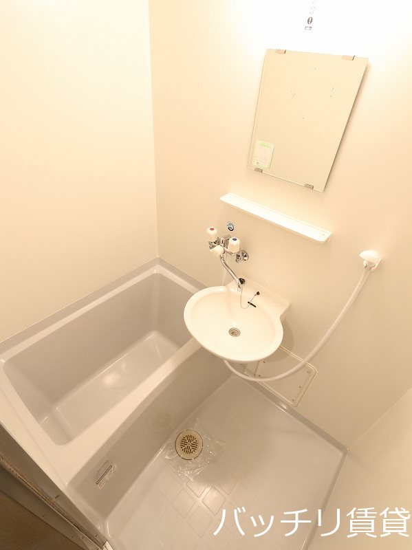 バス・シャワールーム　同型タイプの為、現状を優先致します。