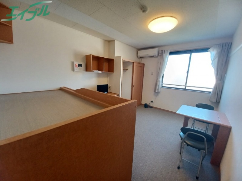 居室・リビング　同物件別室画像