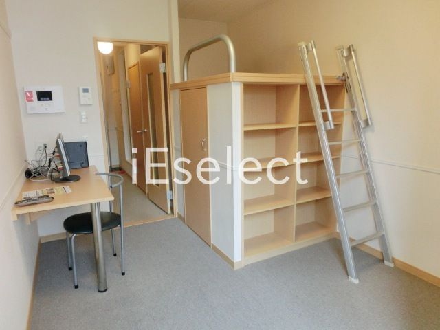 居室・リビング　バルコニーからの洋室