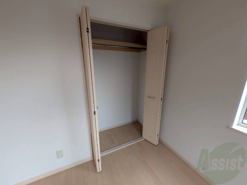 収納　クローゼットは奥行きもあり、荷物が多い方でも安心です。