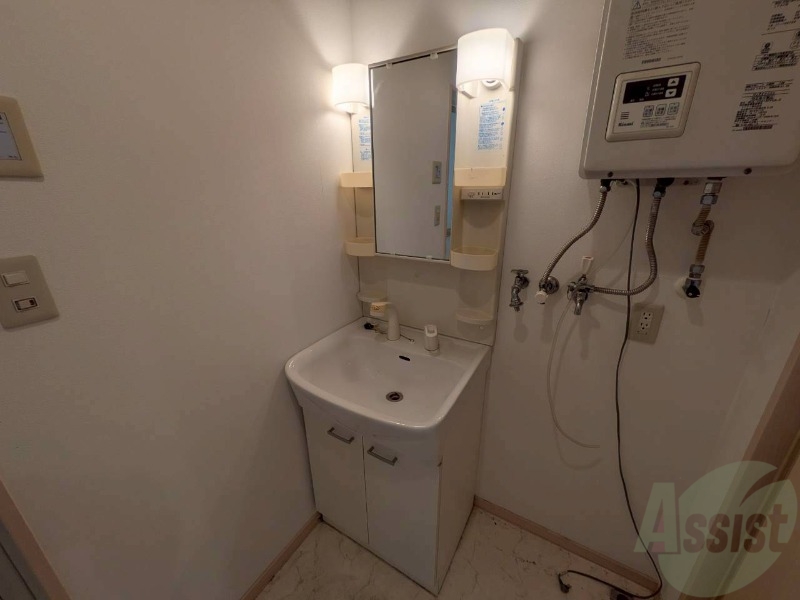 洗面設備　シャンプードレッサー。身支度はここでばっちりですね。