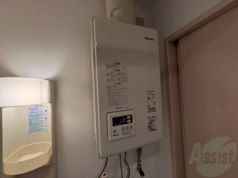 その他設備　ガス給湯器です。操作しやすいパネルになってます。