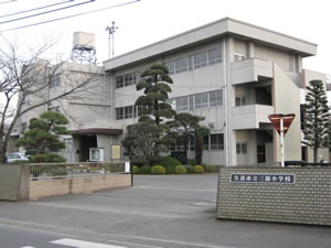 小学校　三箇小学校（小学校）まで766m