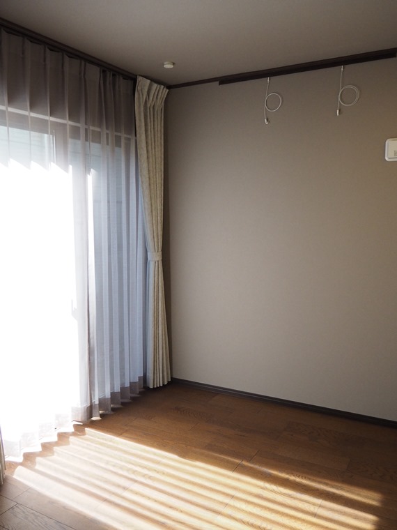 その他部屋・スペース　開放的な寝室です