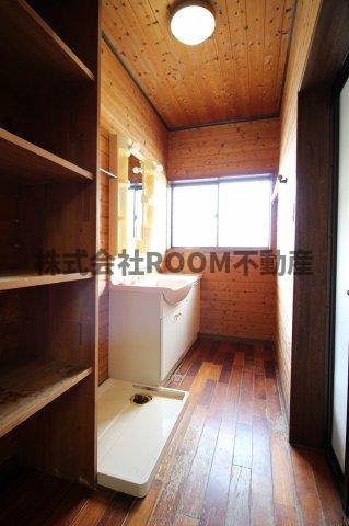 洗面設備　コンパクトで使いやすい洗面所