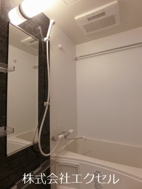 バス・シャワールーム　浴室乾燥機完備で雨の日のお洗濯もラクラクです。