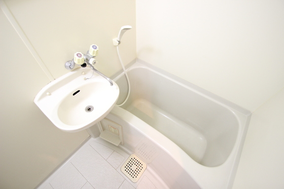 バス・シャワールーム　※別部屋の写真です