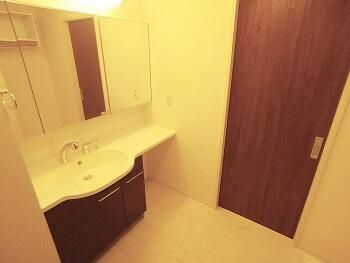 洗面設備　写真は別の部屋のものです。