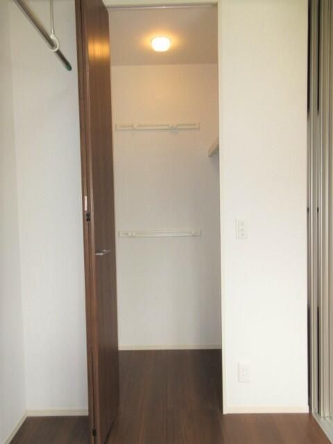 収納　写真は別の部屋のものです。