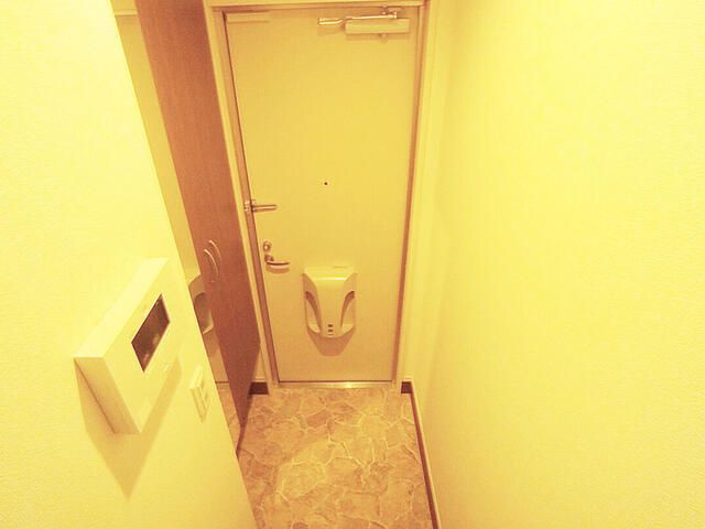 玄関　写真は別の部屋のものです。
