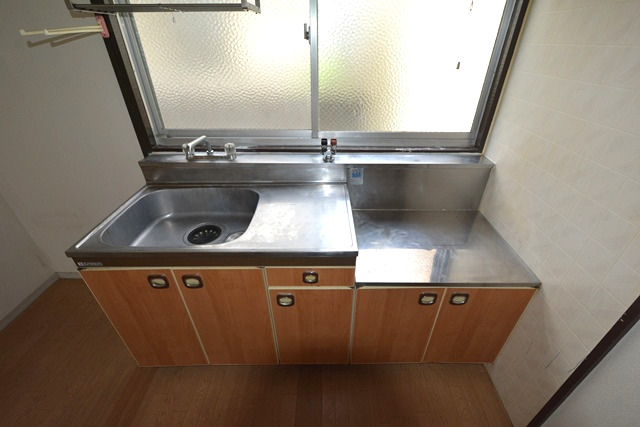 キッチン　キッチンに窓があって換気も楽々♪