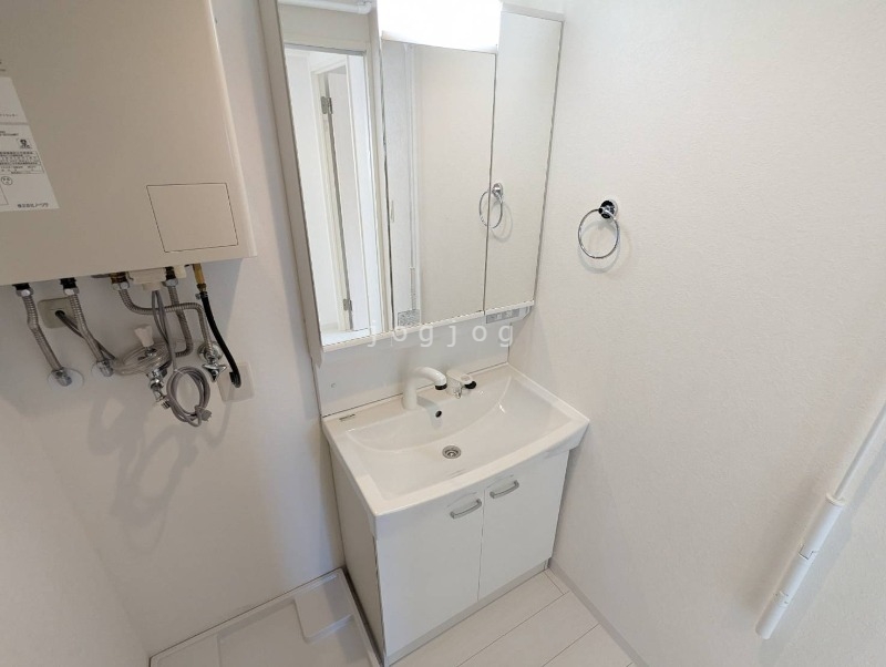 洗面設備　三面鏡式