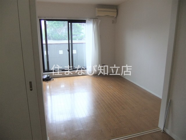 居室・リビング　同型別部屋写真