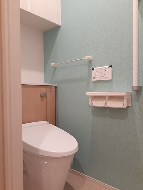 トイレ　温水洗浄便座です。